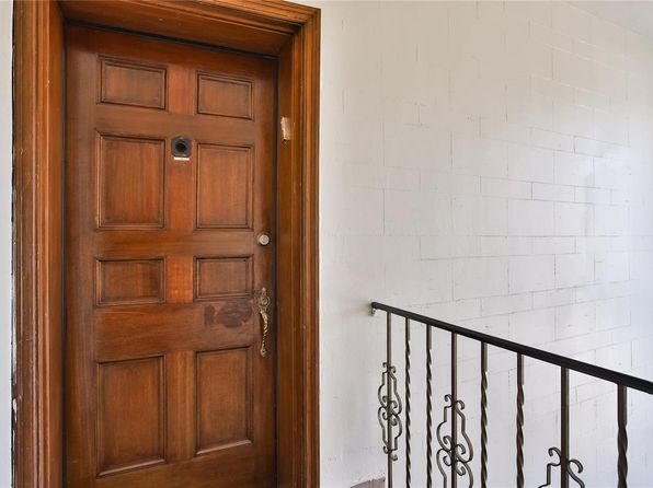 8052 Davis Dr APT 3W, Clayton, MO 63105