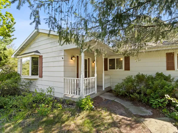 S9612 Center St, Prairie Du Sac, WI 53578
