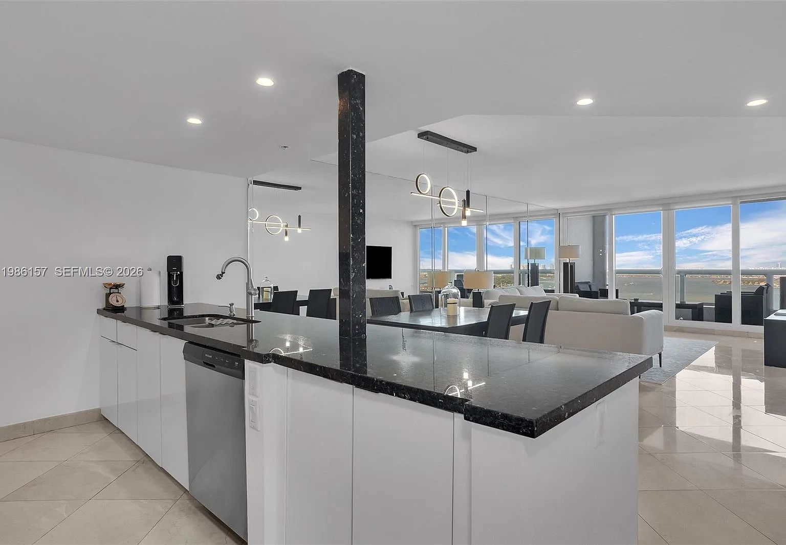 Venetia Condo — Photo 4