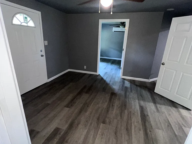 1307 Phelps Ave — Photo 2