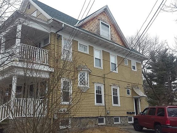 2nd image of 330 Narragansett St