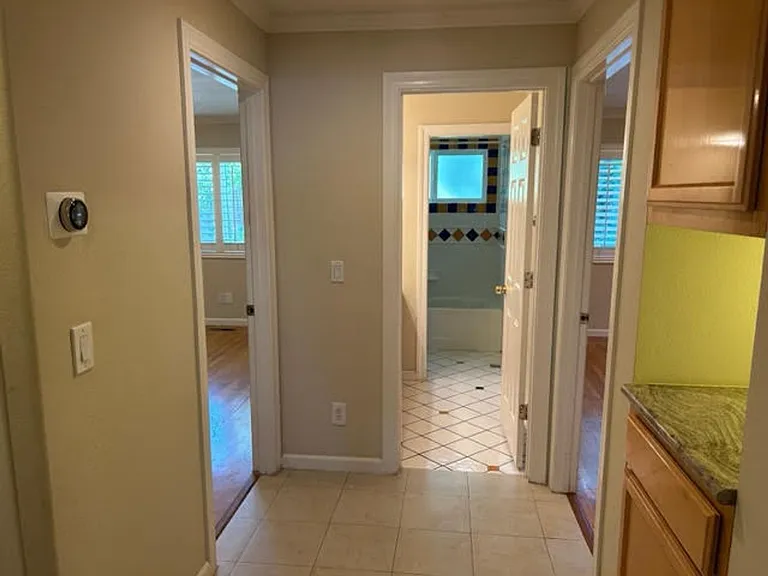 1204 Redcliff Dr — Photo 20