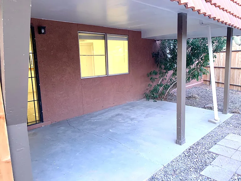 5105 E 2nd St #A — Photo 11