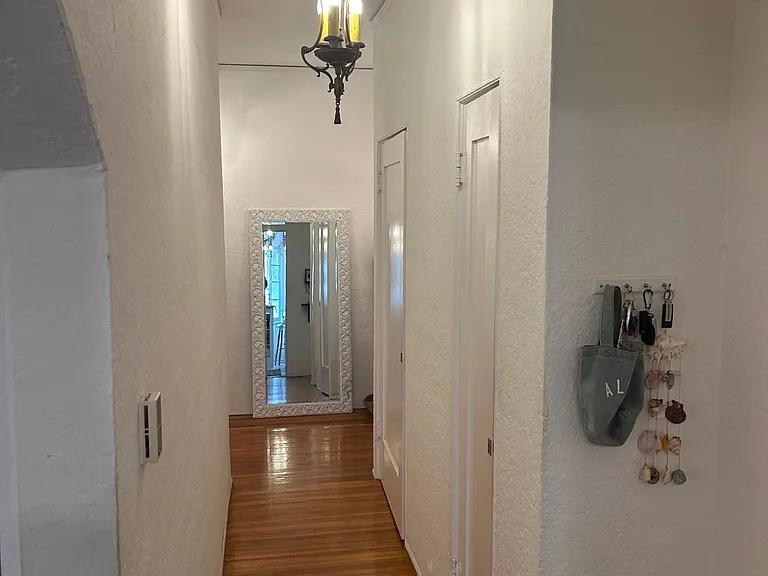 464 N Stanley Ave #8 — Photo 15