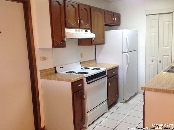 3rd image of 5939 Cliff Trail Dr