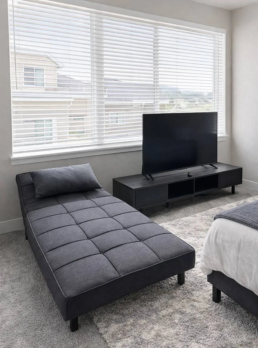 5 bed, 2460 sqft, $850 — Photo 2