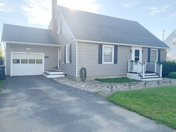 19 Elm St, Rouses Pt, NY 12979