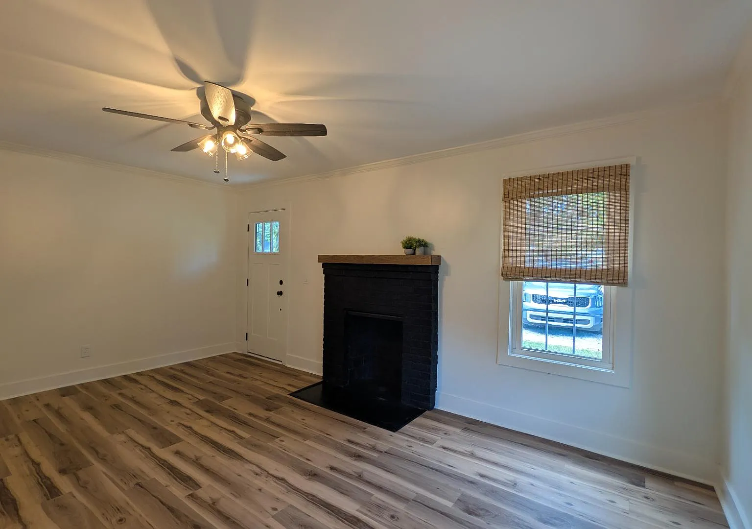 126 E Wilburn Ave — Photo 4