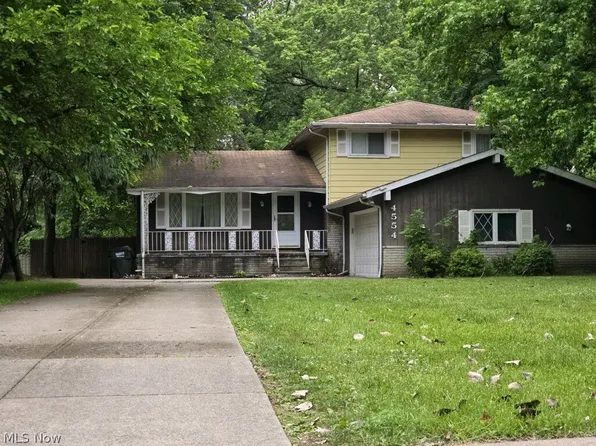 4554 Green Rd, Warrensville Heights, OH 44128