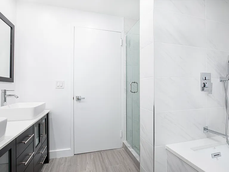 188 E 64th St #4002 — Photo 6