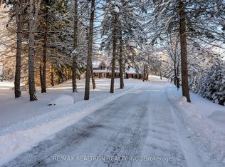 8 Blue Grass Dr, Aurora, ON L4G6W4