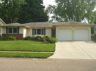 212 Quarterstaff Rd, Springfield, IL 62704