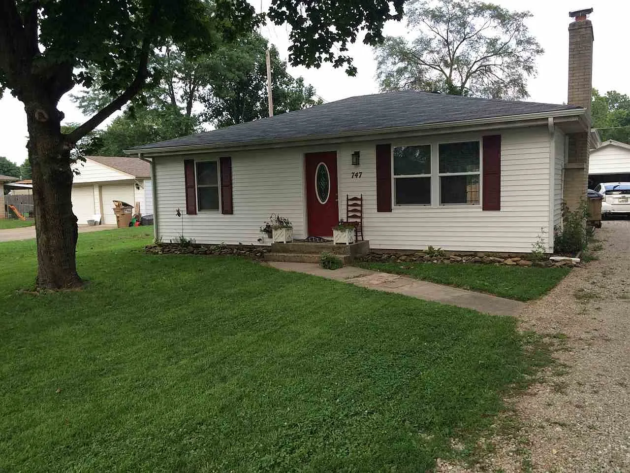 747 Fairview Dr photo 1