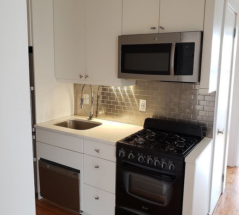 2nd image of 304 10th St #9A