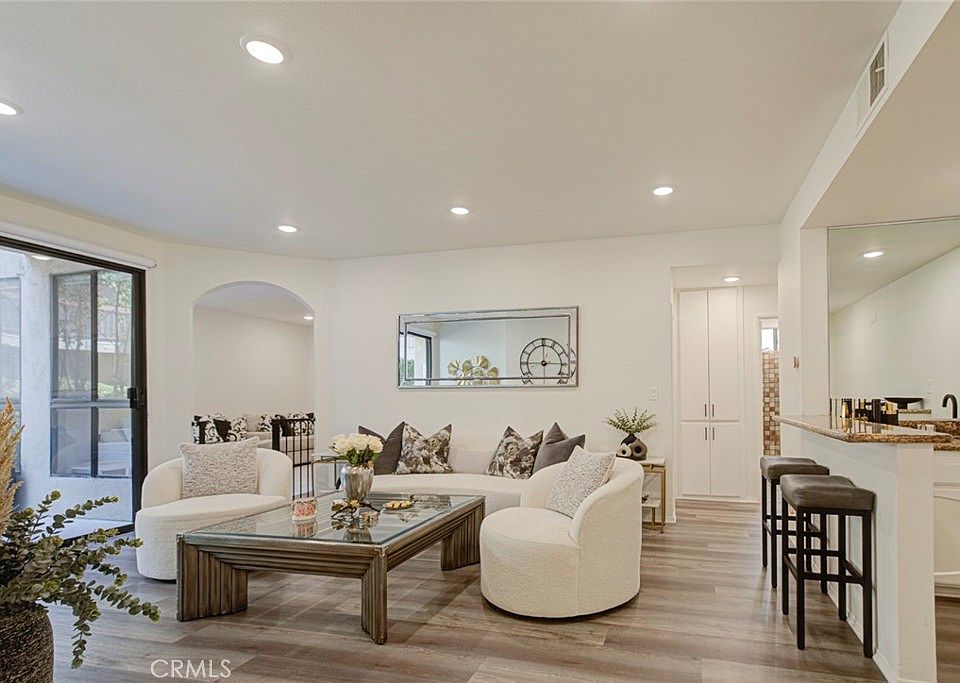 1st image of 511 N Jackson St APT 101