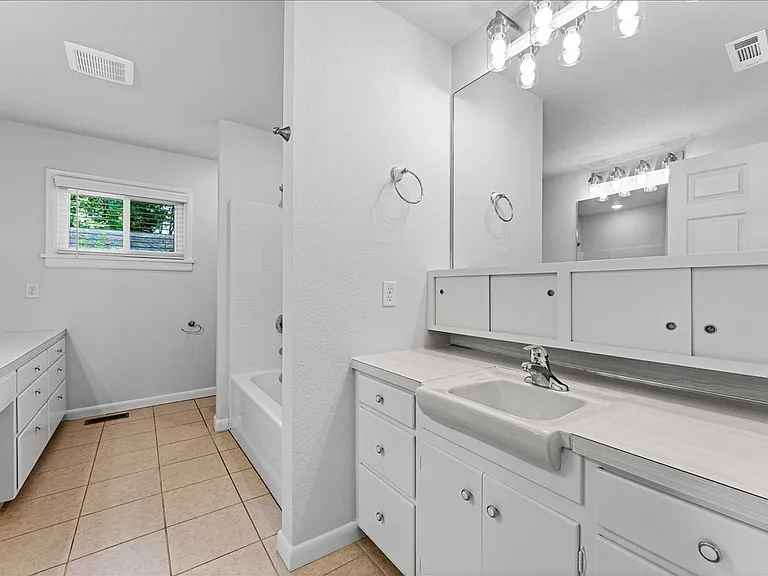 1666 Oakland Ave — Photo 19