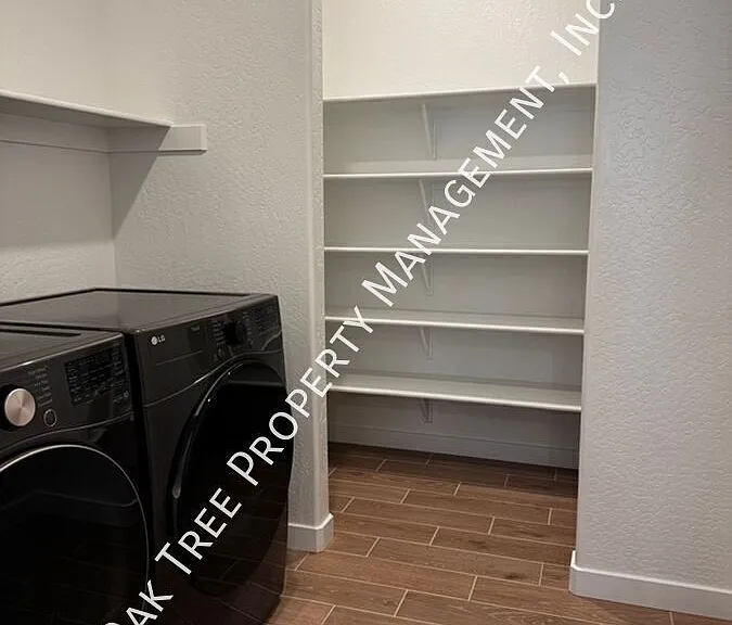 2372 N Phillip Ave — Photo 17