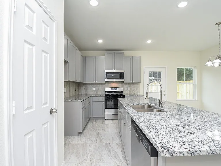 2807 Topiary Ln — Photo 12