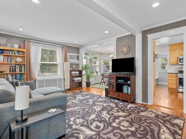 83 Center St, Stamford, CT 06906