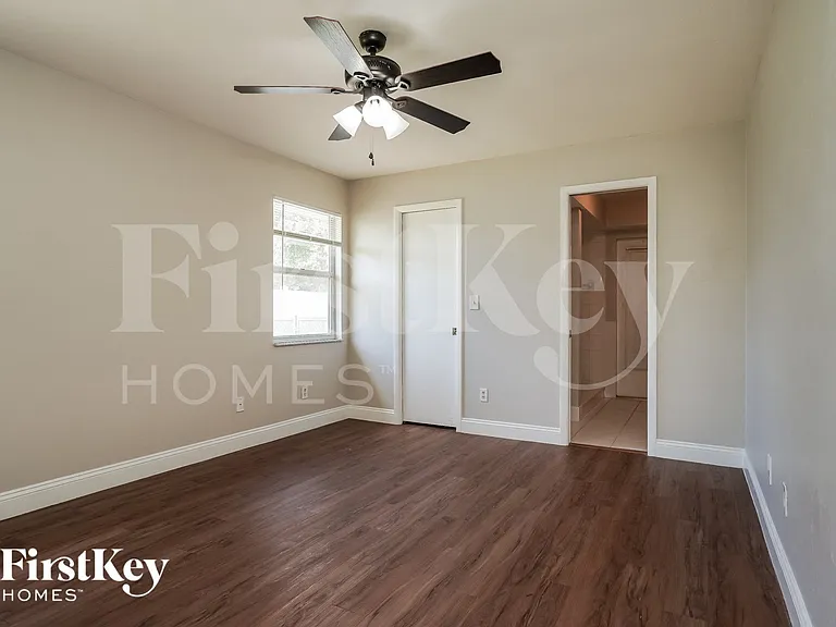 807 SW 3rd Ave — Photo 8