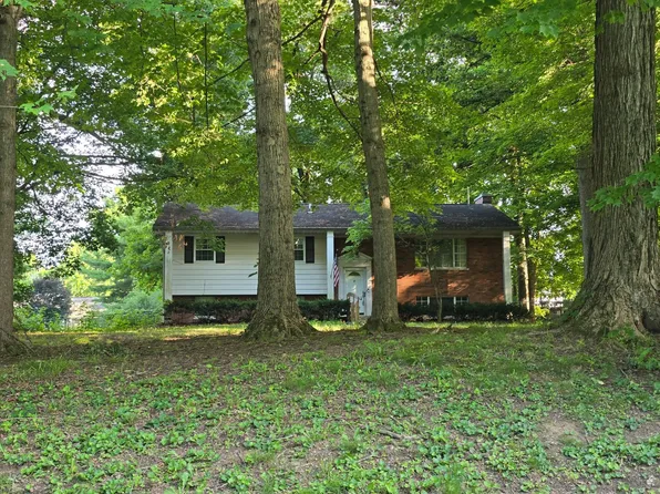 2407 Bunkum Dr, Lawrenceburg, IN 47025