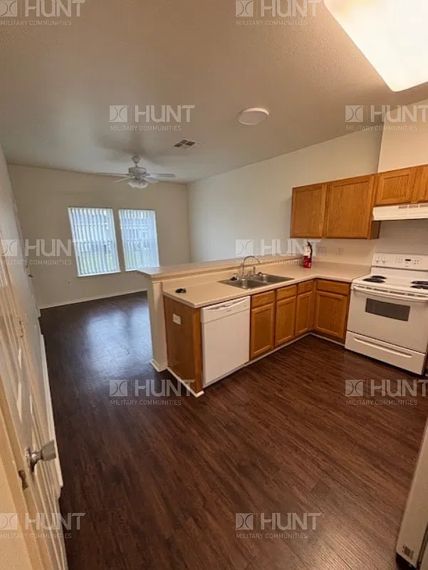 3 bed, 2.5 bath, 1609 sqft, $1,900 — Photo 2