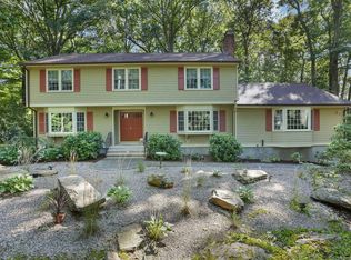 37 Old Hollow Rd, Trumbull, CT 06611