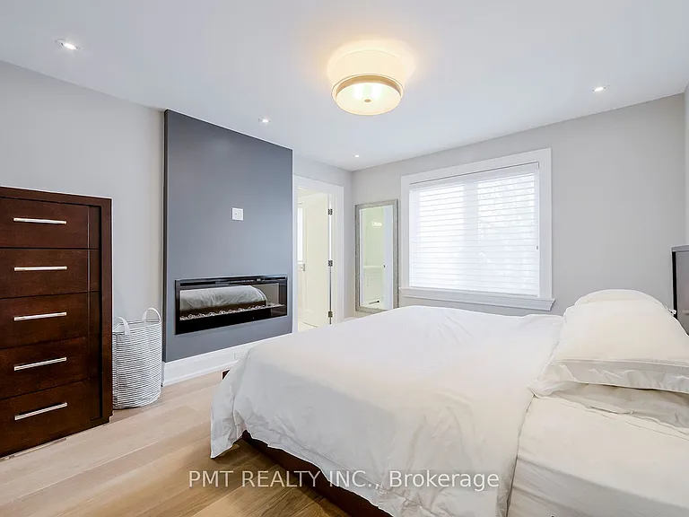 50 Thursfield Cres — Photo 28