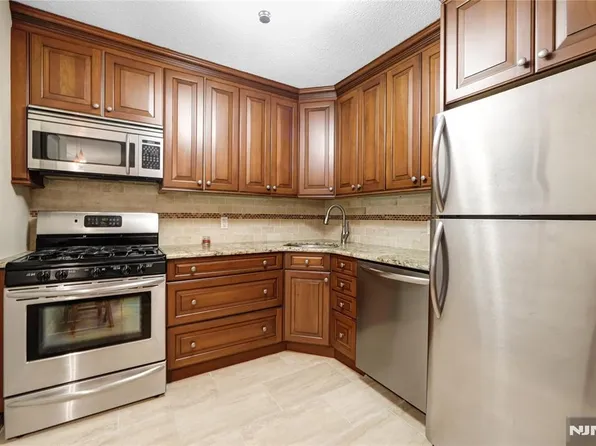 555 North Ave APT 11U, Fort Lee, NJ 07024