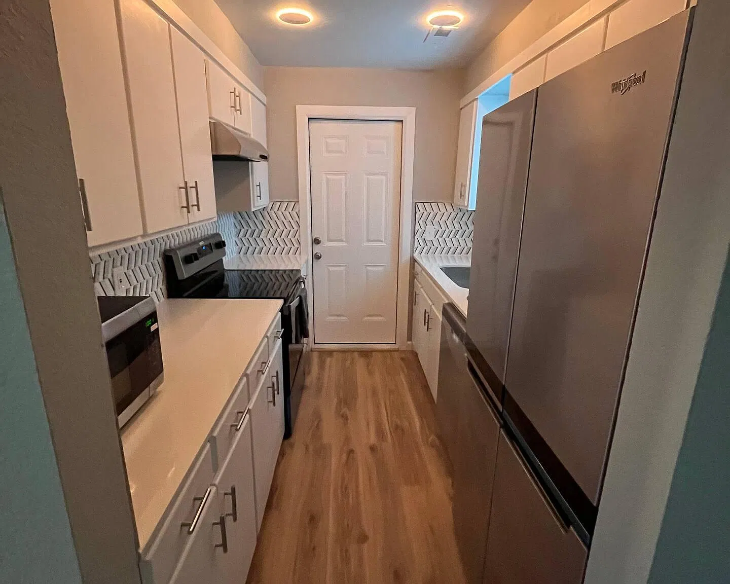 2 bed, 1023 sqft, $1,800 — Photo 4