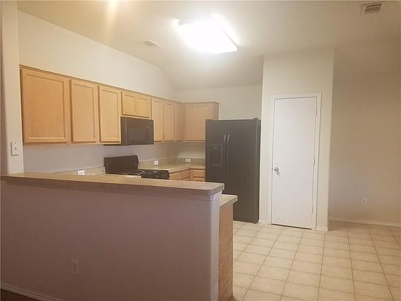 3rd image of 1214 Alhambra Dr