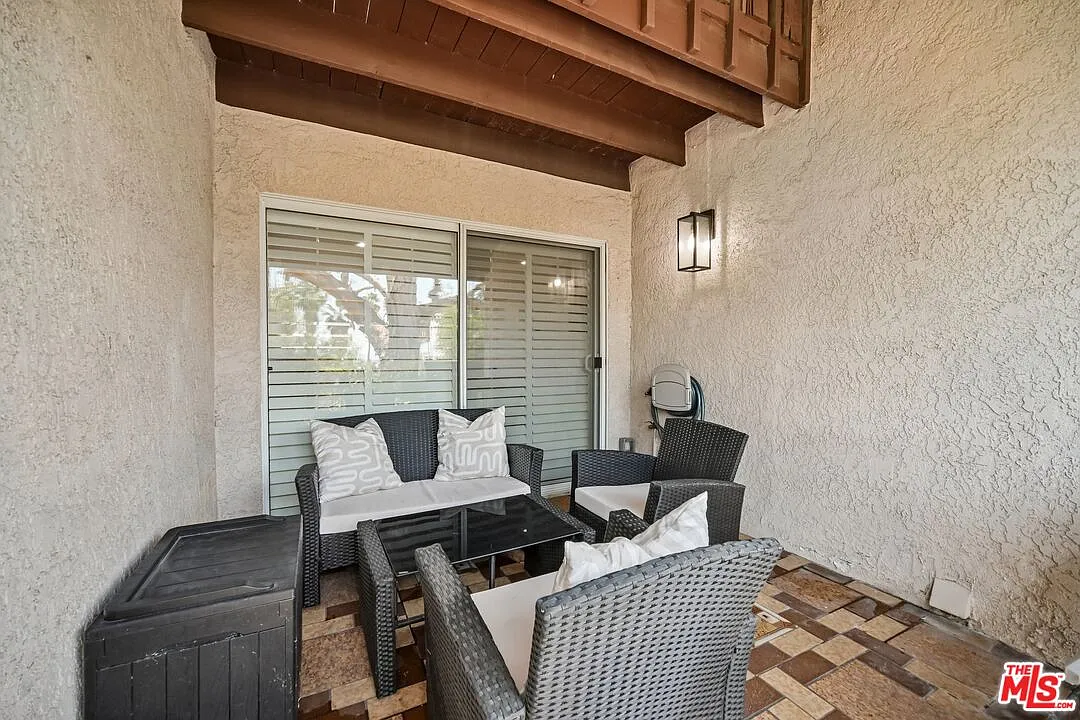2 bed, 1.5 bath, 1151 sqft, $3,700 — Photo 4