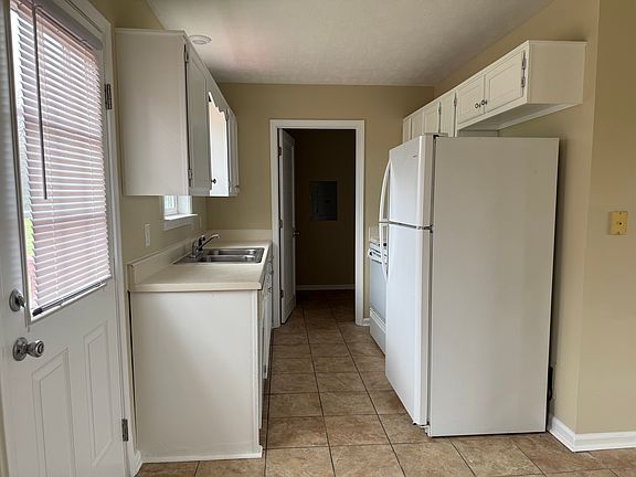 4th image of 3896 Hearthstone Dr