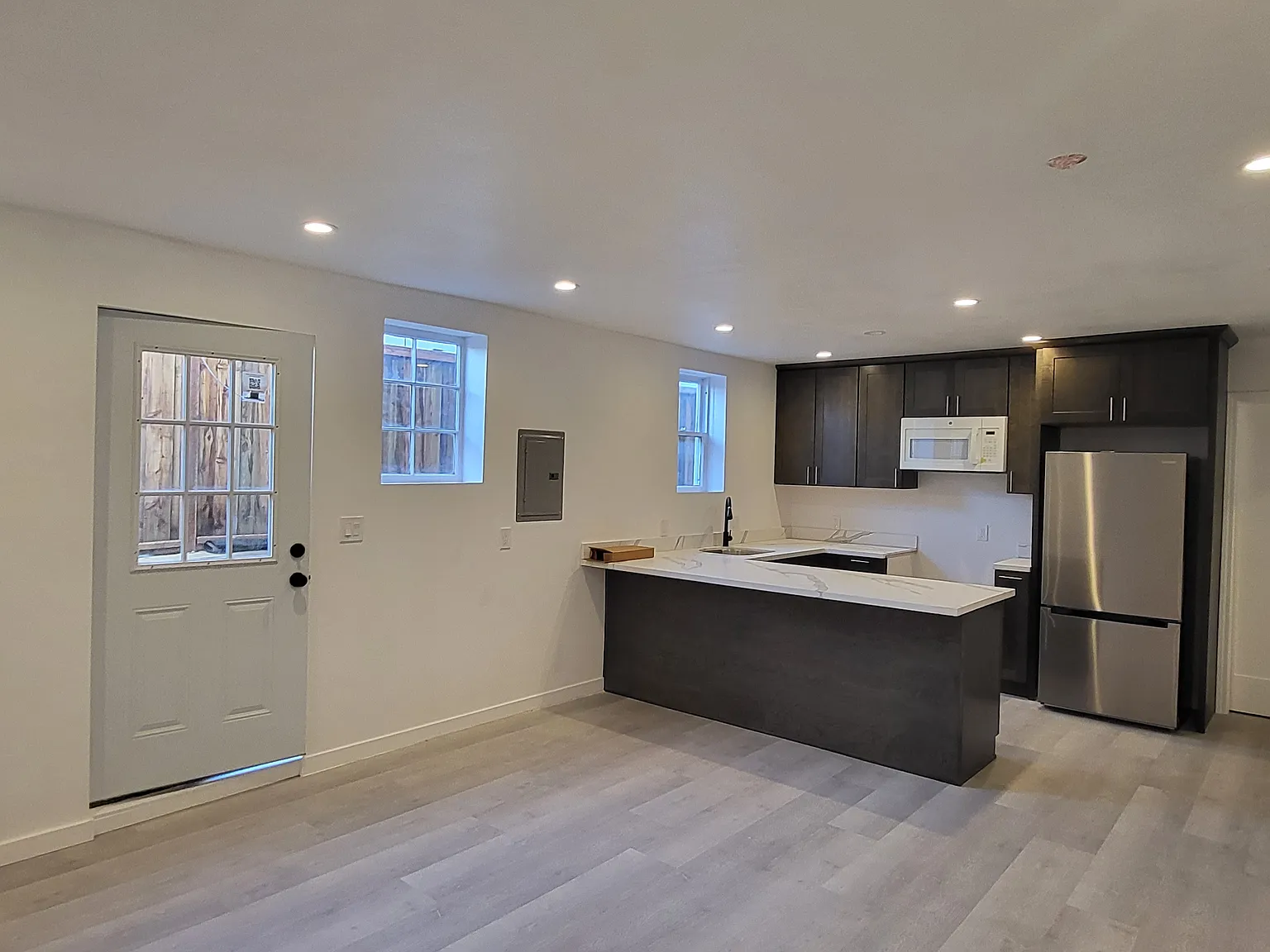 2 bed, 700 sqft, $2,500 — Photo 3