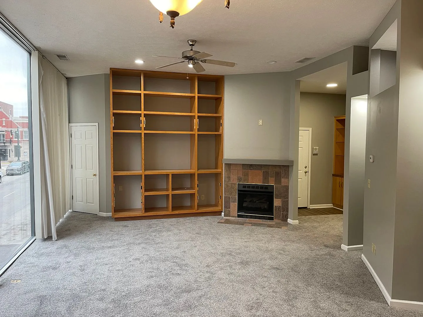 Large Downtown Condo — Photo 2