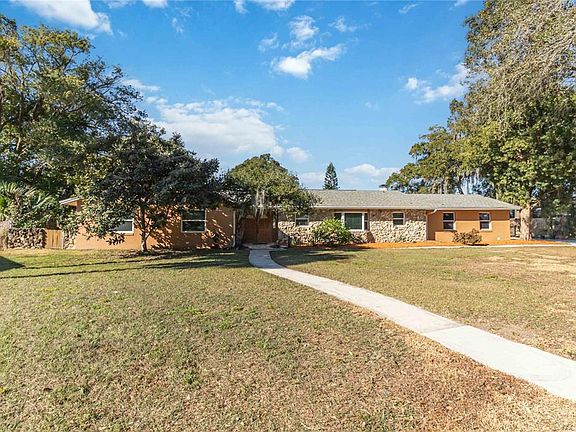 2nd image of 924 Wald Rd