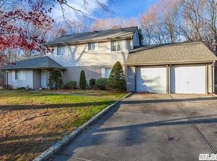 7 Palmer Ave, Holtsville, NY 11742