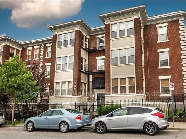 200 E 43rd St APT 301, Kansas City, MO 64111