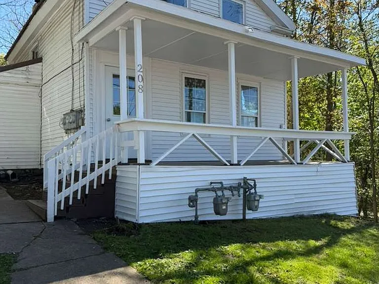 208 Utica St — Photo 13