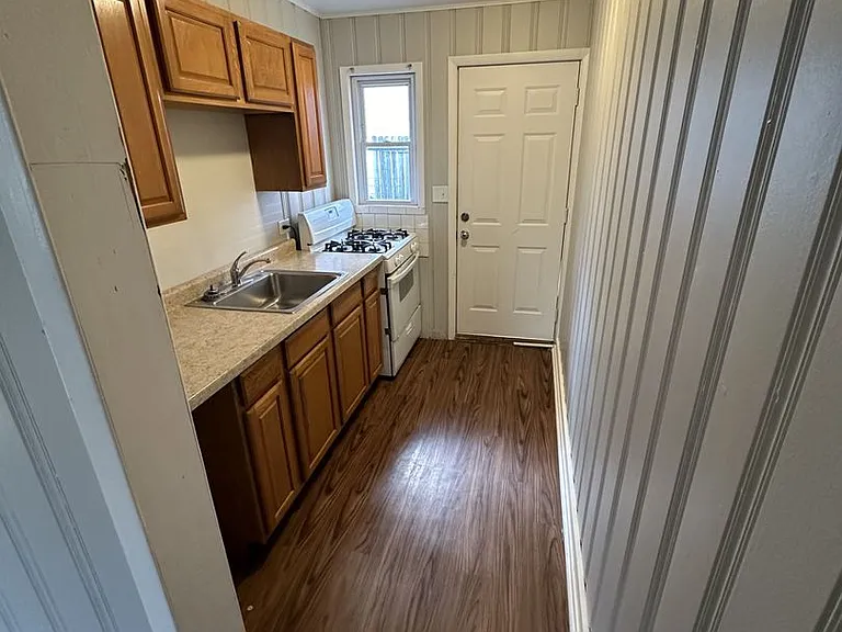 415 E Letchworth St — Photo 11
