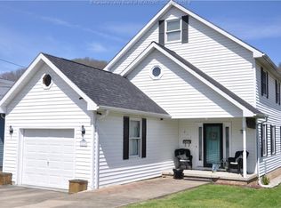 211 1st St W, Madison, WV 25130