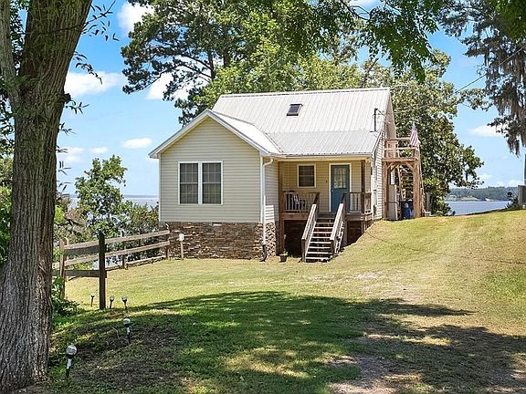 2nd image of 1983 Calhoun Dr