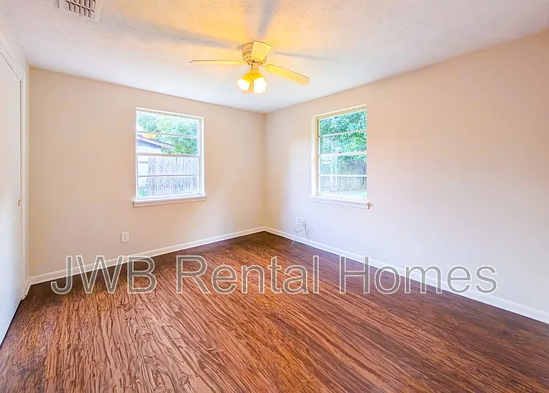 5742 Newberg Ln — Photo 8