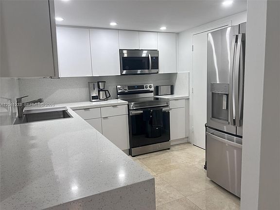 3rd image of 800 West Ave APT 635
