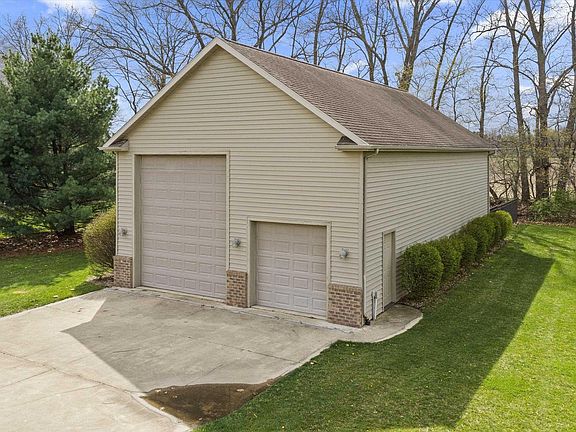 3rd image of 53785 Blue Lake Dr