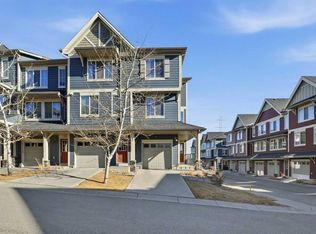 176 W Evansview Gdns NW, Calgary, AB T3P 0L2