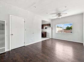 1711 E Imperial Hwy, Los Angeles, CA