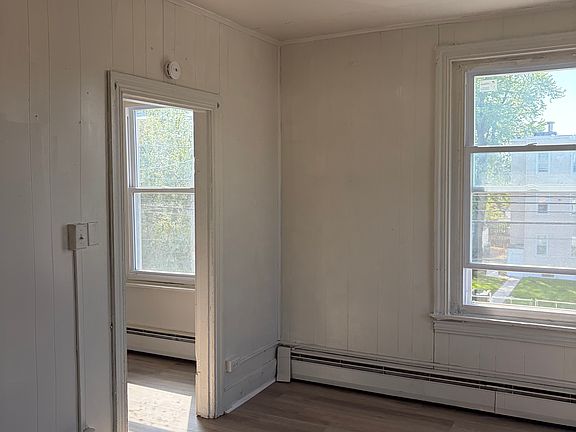 5th image of 1536 Elmwood Ave APT 3