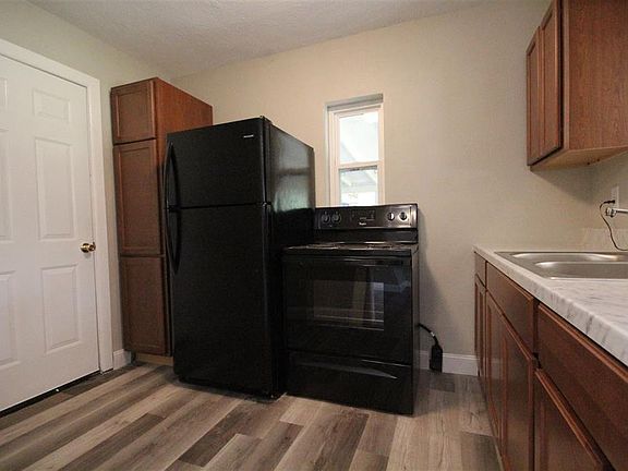 5th image of 524 Pelham Rd