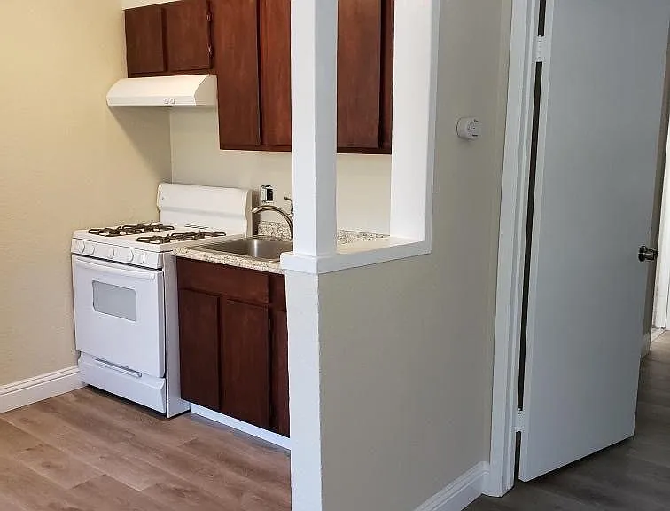 162 College St #11 — Photo 3
